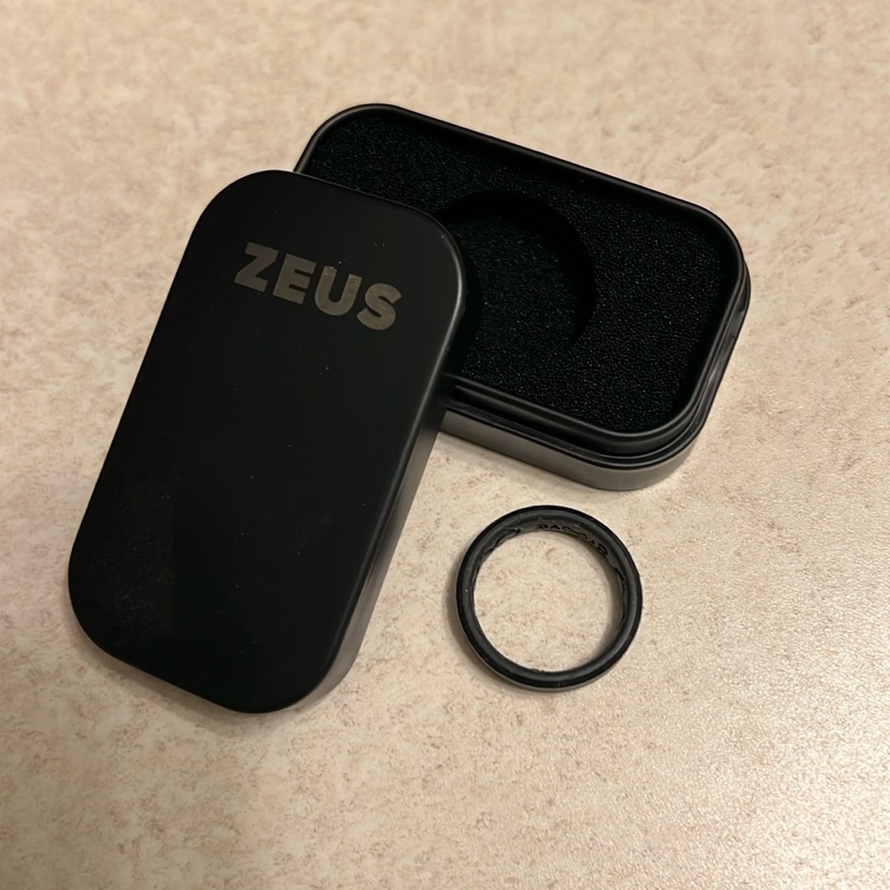 NIB Groove Zeus silicone ring, black, size 9